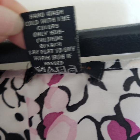 BCBGMaxazria Patterned Top With Puff Sleeves - Picture 7 of 8